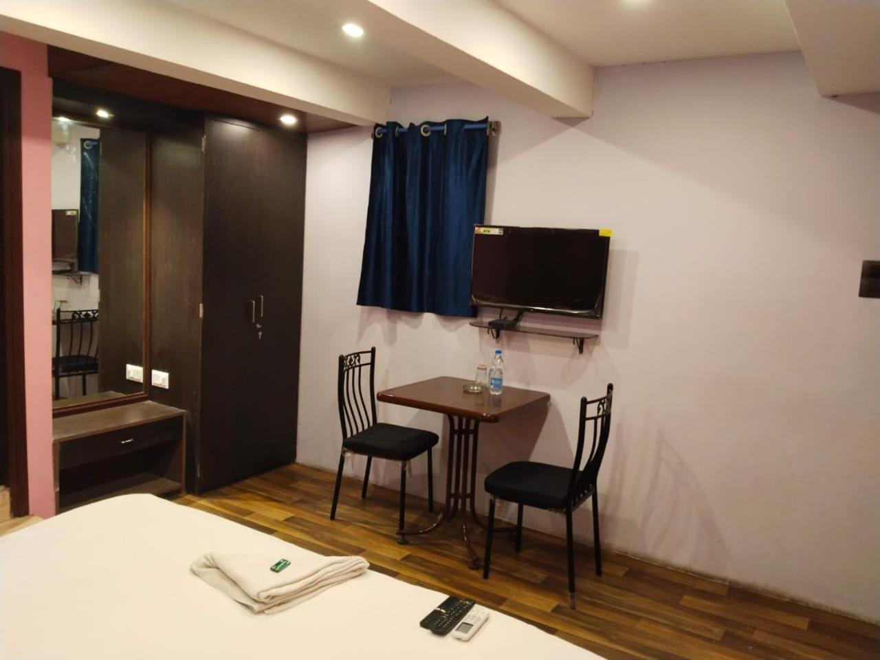 Hotel Ucs كولكاتا المظهر الخارجي الصورة