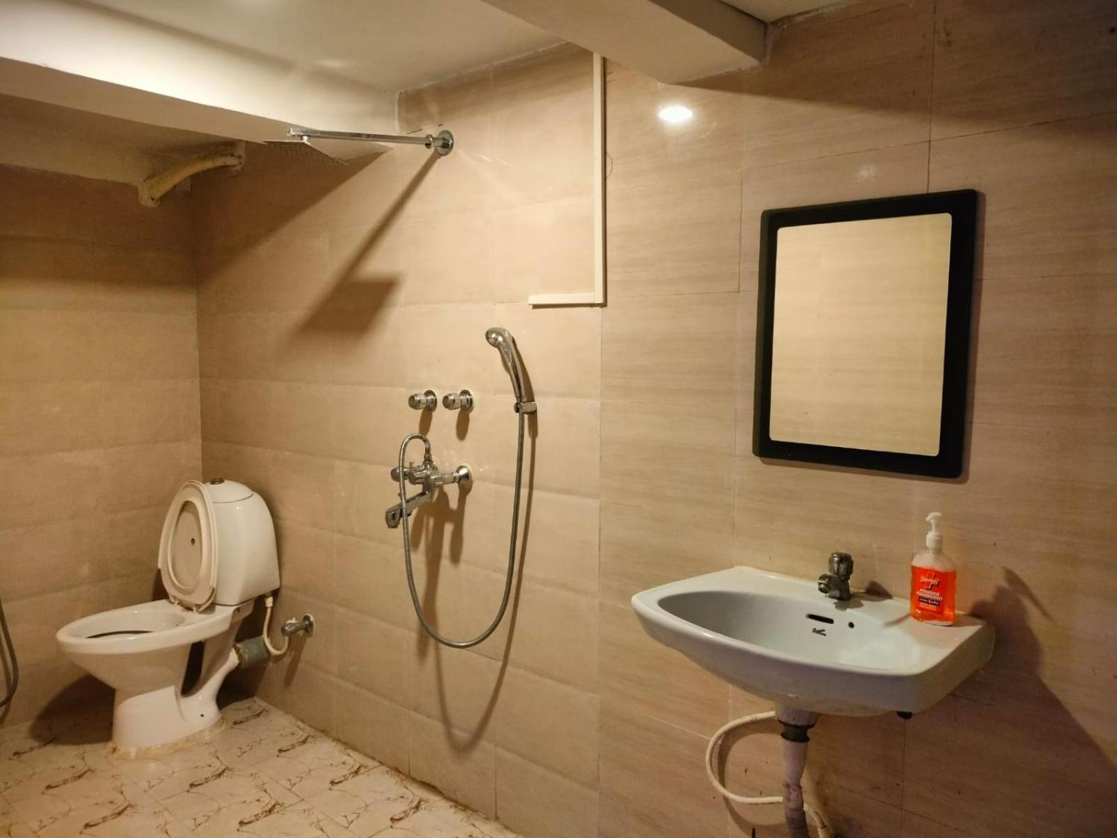 Hotel Ucs كولكاتا المظهر الخارجي الصورة